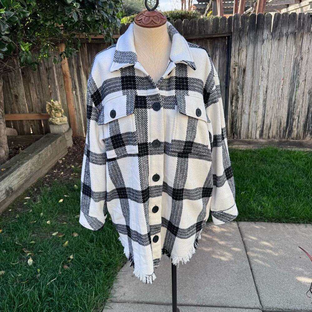 GB Women's Plaid Shacket Jacket Flannel Button Up Frayed Hem Heavy Size Medium